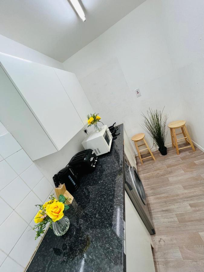 2-Bedroom Plus Living Room Flats Near Edgware Road ลอนดอน ภายนอก รูปภาพ